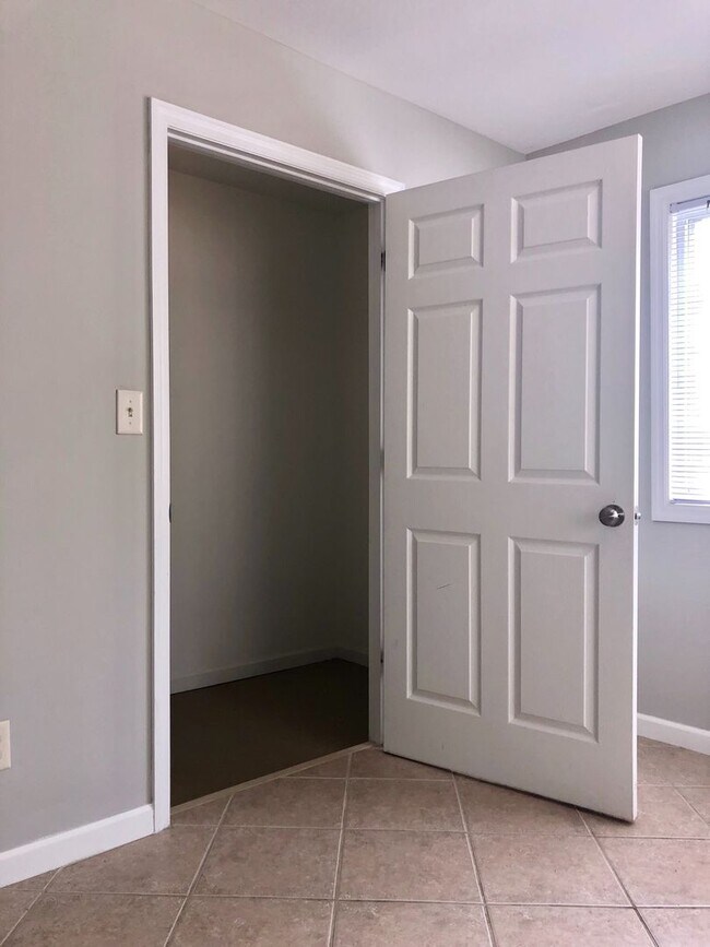 Building Photo - Very Spacious 2bd/2ba Condo in Brookhaven ...