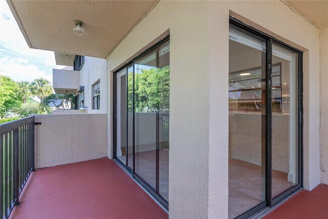 Building Photo - 995 SW 84th Ave