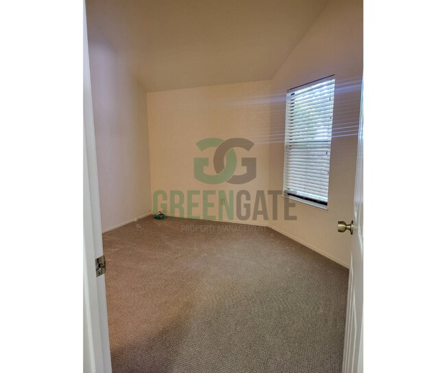 Building Photo - 2428 Woodvale Dr
