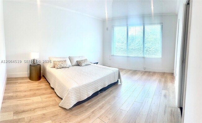 Building Photo - 10178 Collins Ave