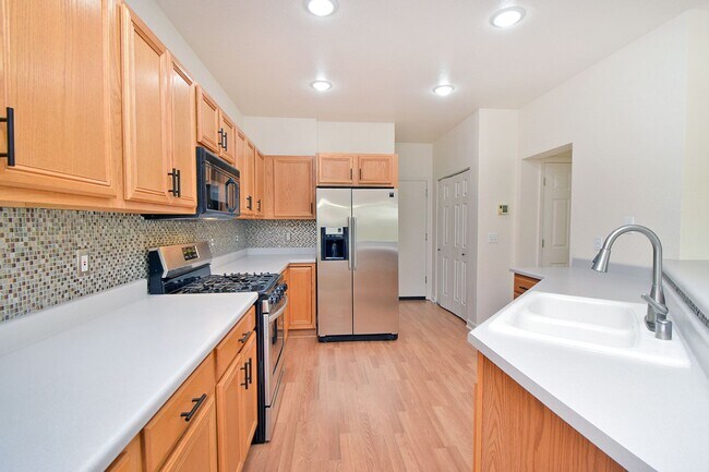 Building Photo - Caughlin Ranch Beauty Clean and Comfortable and Close to Shopping