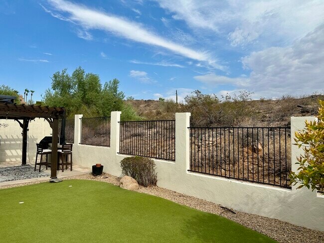 Building Photo - Gorgeous remodel update! No neighbors behind hillside lot
