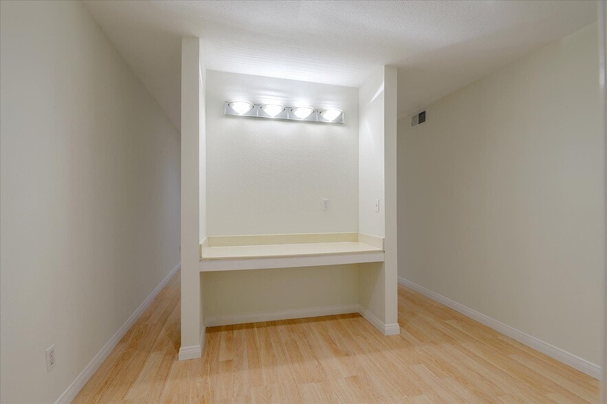 Building Photo - 1940 N Highland Ave