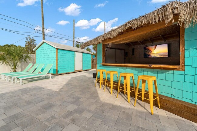 Building Photo - 6660 Date Palm Ave S