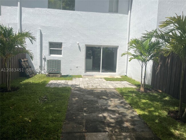 Building Photo - 833 SW 148th Pl