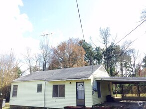 Building Photo - 3/2 Gladewater Fenced yard