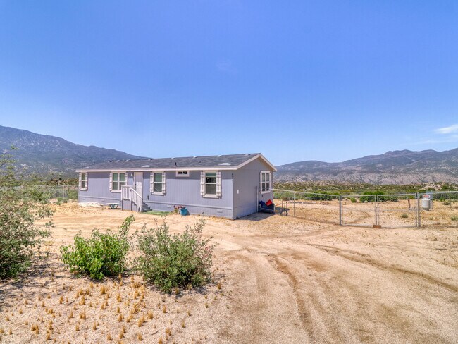 Building Photo - 60661 Chalet Dr