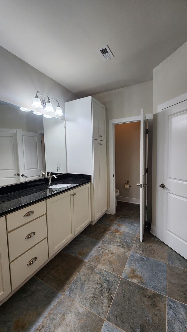 Building Photo - 3 BR Plus Den and Garage in Potomac Yard!