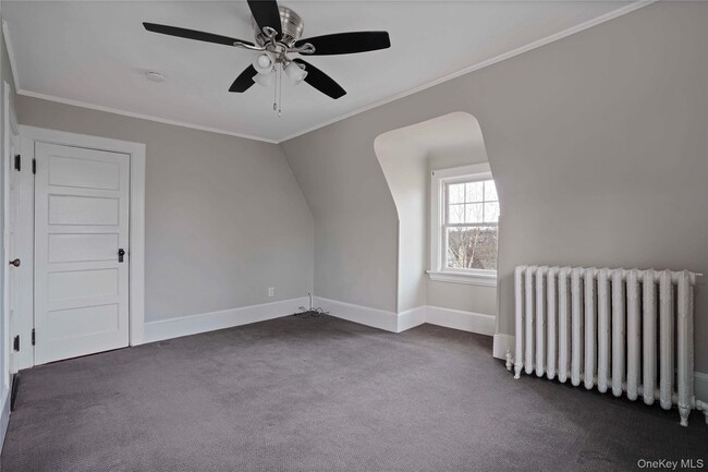 Building Photo - 9 Ridgeview Ave