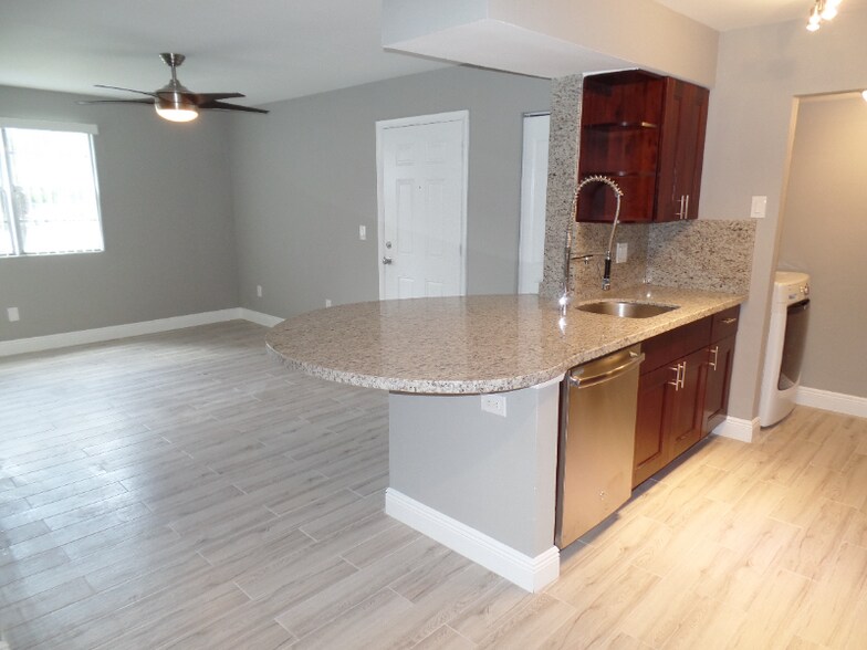 Building Photo - 1263 SW 46th Ave