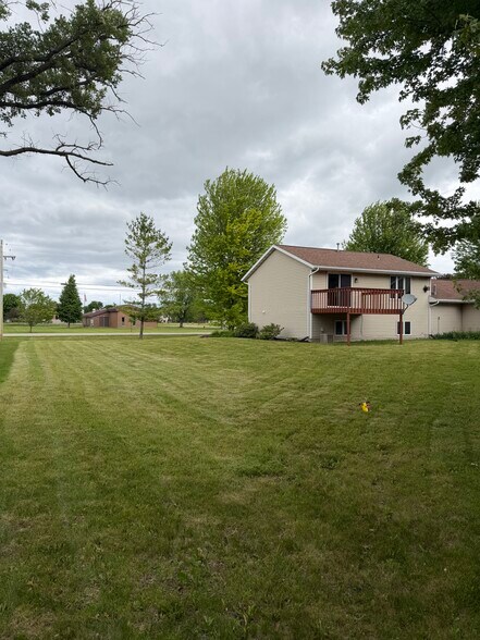 Building Photo - 3706 ALGOMA RD