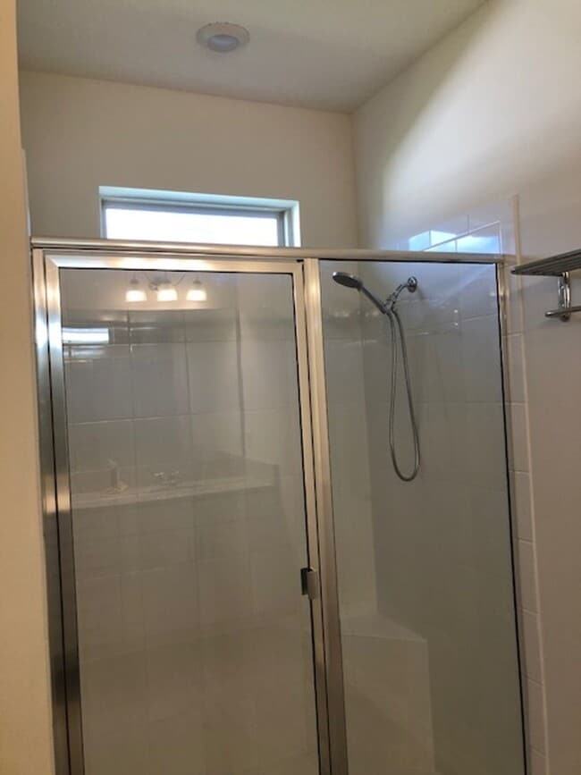 Building Photo - ALMOST NEW 4 BDRM home in GATED ROSECREST!