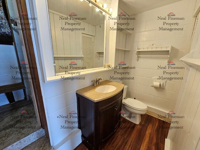 Building Photo - Studio/1 Bathroom Apartment. 60 steps up t...