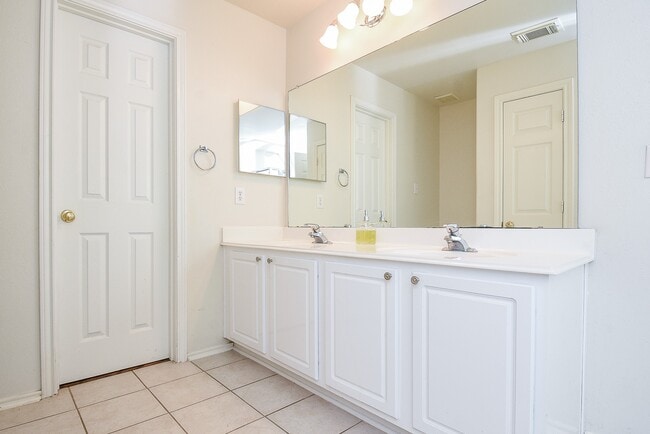 Building Photo - 87 Blue Creek Pl