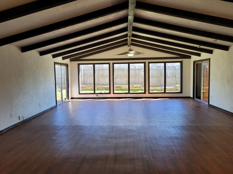 Building Photo - 102 Redbird Cir