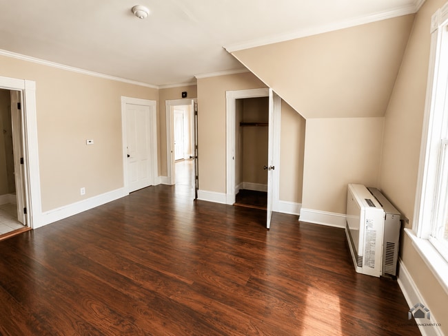 Building Photo - 6 Hazelwood Ave