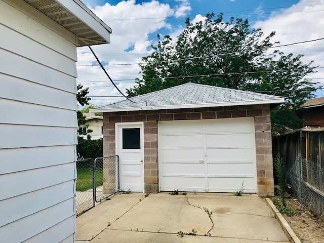 Building Photo - Beautiful single level home with fenced yard