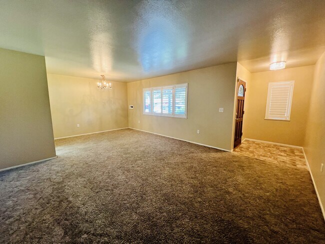 Building Photo - 500 River Oaks Dr