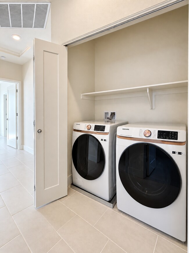 Building Photo - 9804 Seawind Wy