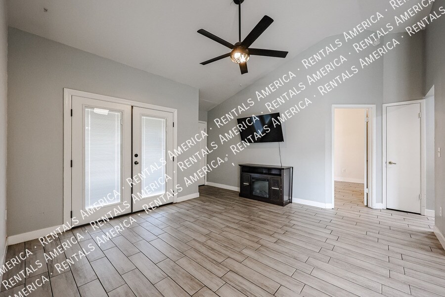 Building Photo - 1631 E Javelina Cir