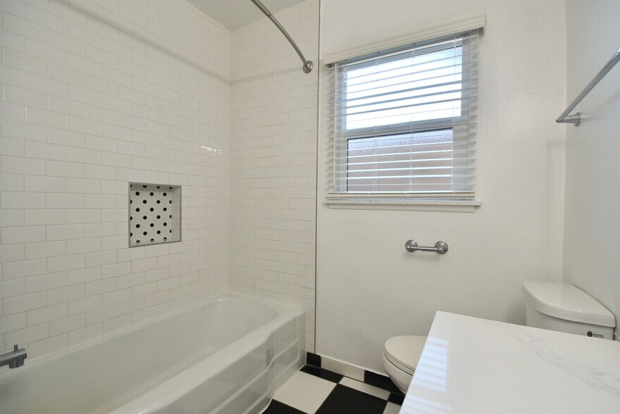 Building Photo - 5220 Radford Ave