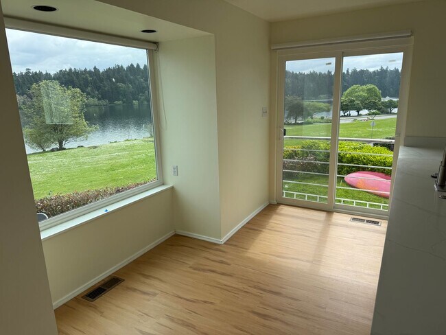 Building Photo - Lake Front House Seward Park