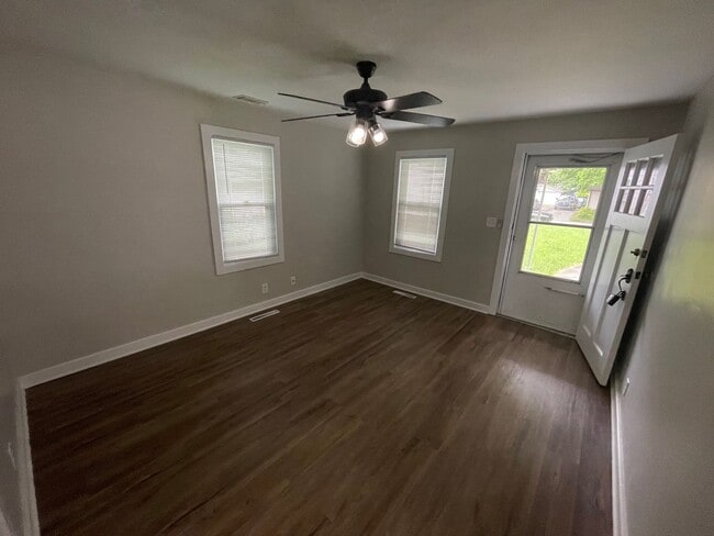 Building Photo - Remodeled 2 Bedroom Home Available NOW