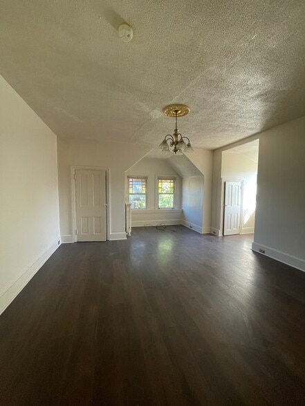 Building Photo - 840 Centre Ave