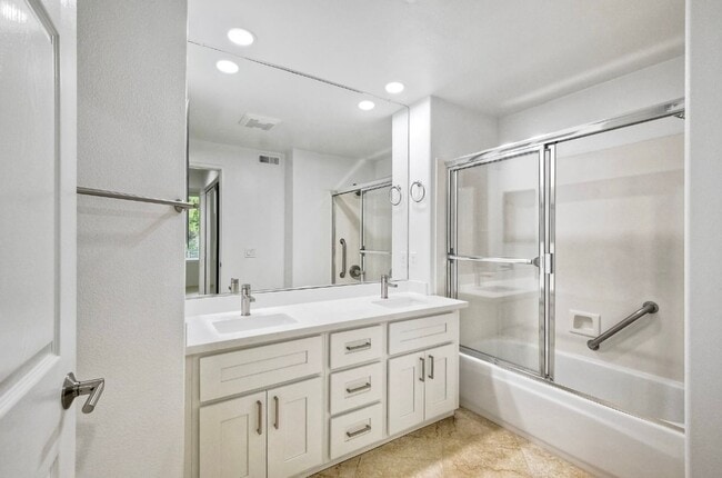 Building Photo - Newly Remodeled - Stunning 2 Bedroom, 2 Ba...