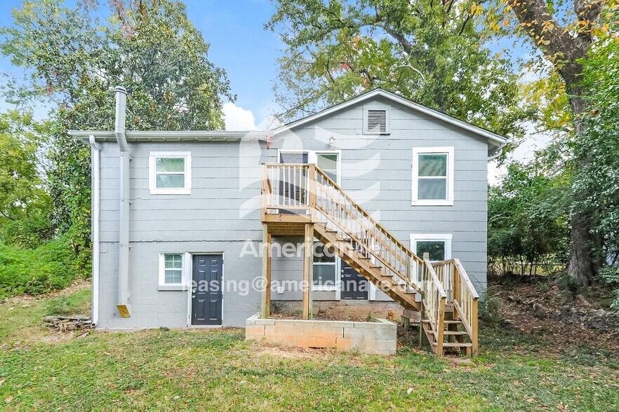 Building Photo - 716 84th Pl S