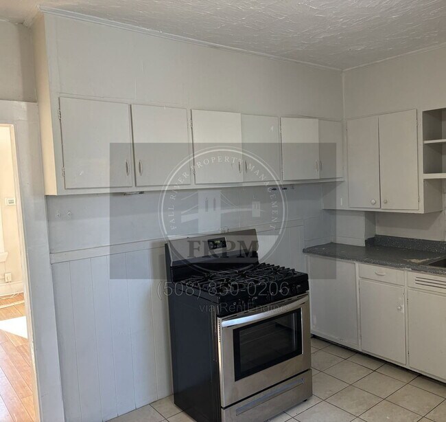 Building Photo - 441 Rivet St