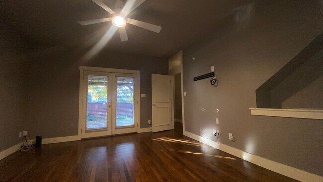 Building Photo - Craftsman-Style Home in Historic Fairmount!