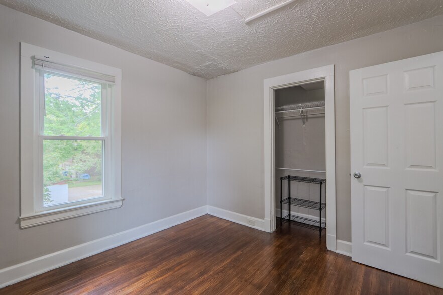 Building Photo - 3239 Clague Rd