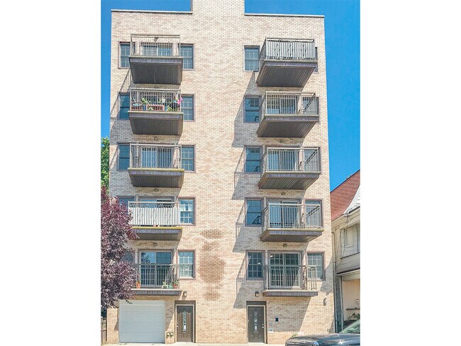 Building Photo - 475 E 8th St