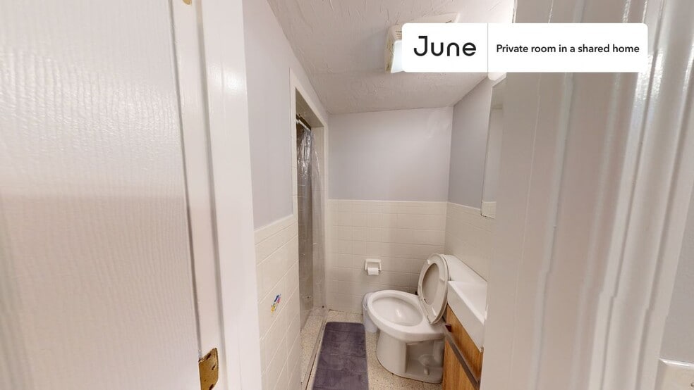 Building Photo - Room in Shared 3 bed/1 bath home