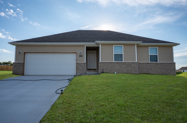 Primary Photo - Brand new 3 bedroom home in Bolivar, MO