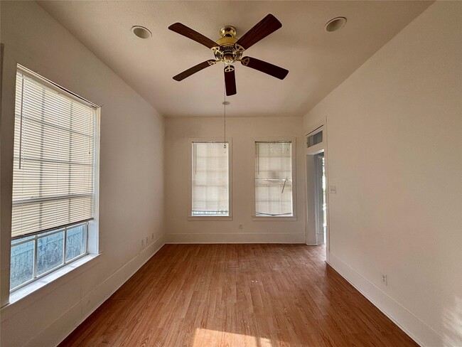 Building Photo - 3410 Sealy Ave