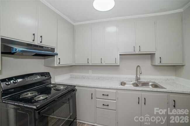 Building Photo - 5113 Higgins St