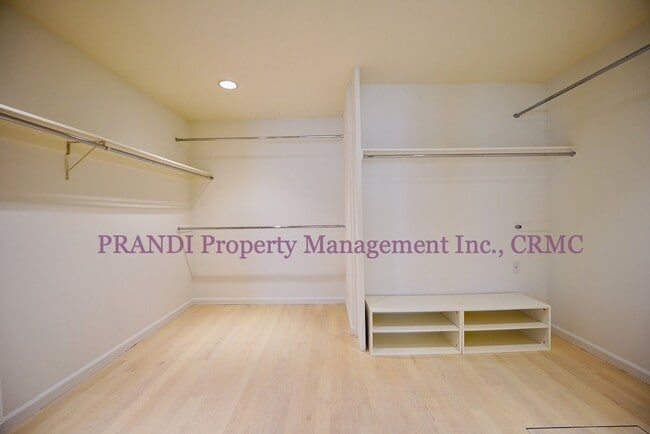 Building Photo - 3 Bartel Ct