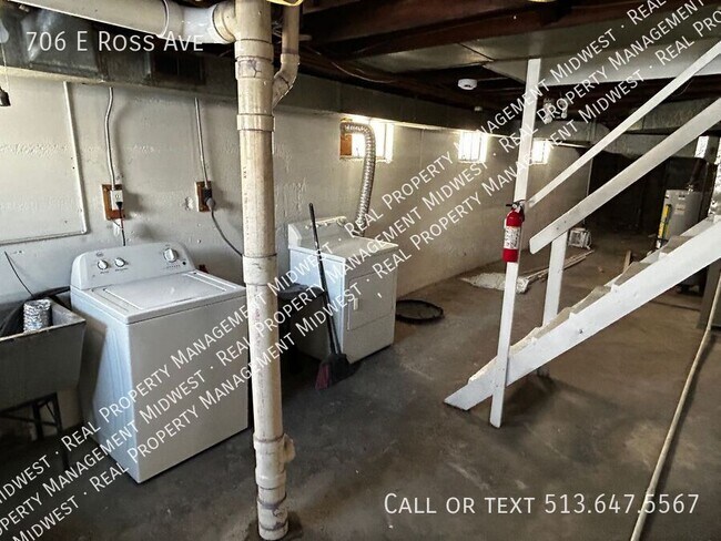 Building Photo - 706 E Ross Ave