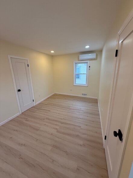 Building Photo - 6 Thomas St