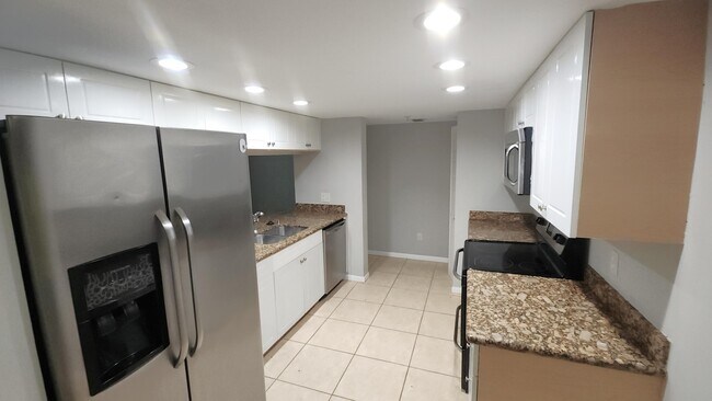 Building Photo - 820 Lavers Cir