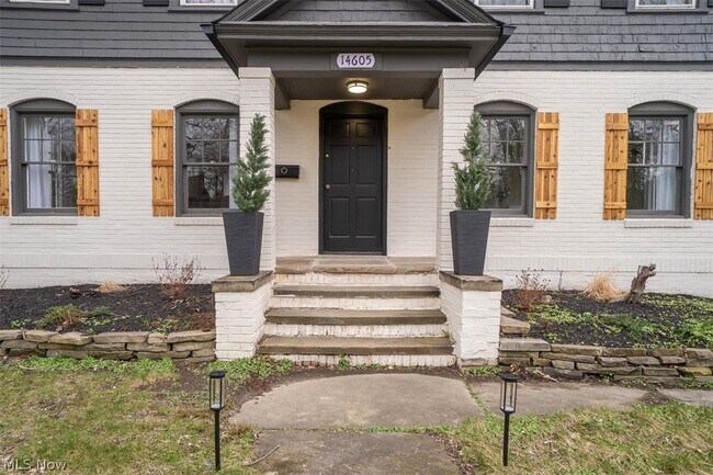Building Photo - 14605 S Woodland Rd