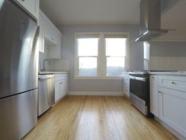 Primary Photo - Remodeled 4BR/2BA w/ In-Unit Laundry & Mod...