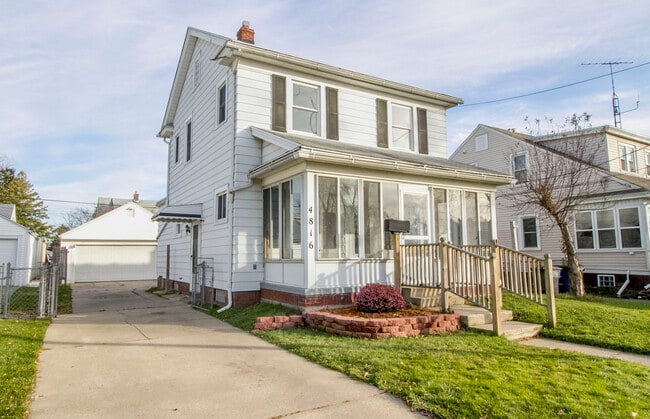 Primary Photo - 4816 296th St