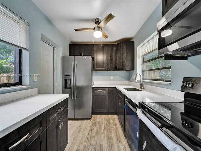 Building Photo - 1298 NE 39th St