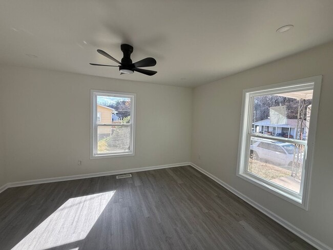 Building Photo - For Rent Mocksville