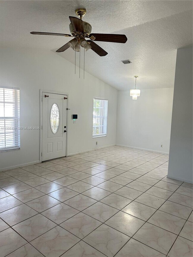 Building Photo - 1139 Freshwater Lakes Dr