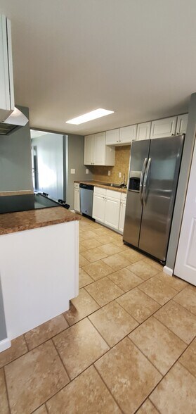 Building Photo - 313 Britanna Dr