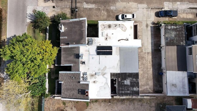 Building Photo - 6019 Winsome Ln